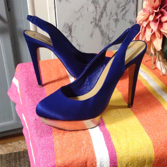 BCBG MAXAZRIA๐๐ SATIN NAVY AND GOLD SLINGBACKS๐๐ - Picture 3 of 9